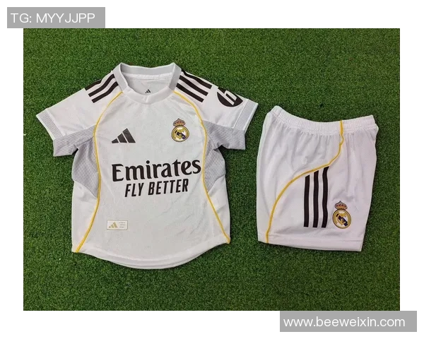 足球球星亲穿球衣拍卖价格揭秘其背后的收藏价值与市场潜力 足球球星亲穿球衣拍卖价格揭秘其背后的收藏价值与市场潜力