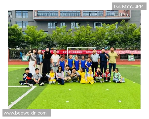 足球星小卡闪耀绿茵展现非凡实力引领球队奋勇前行 足球星小卡闪耀绿茵展现非凡实力引领球队奋勇前行