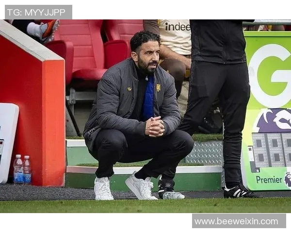 足球球星更衣室穿拖鞋瞬间曝光 球场与休闲完美融合引发热议 足球球星更衣室穿拖鞋瞬间曝光 球场与休闲完美融合引发热议